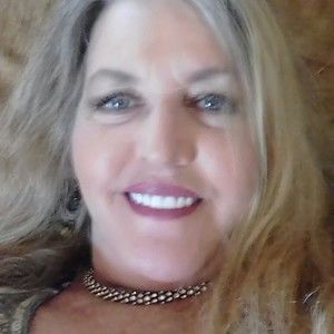 Meet your Posher, Cynthia